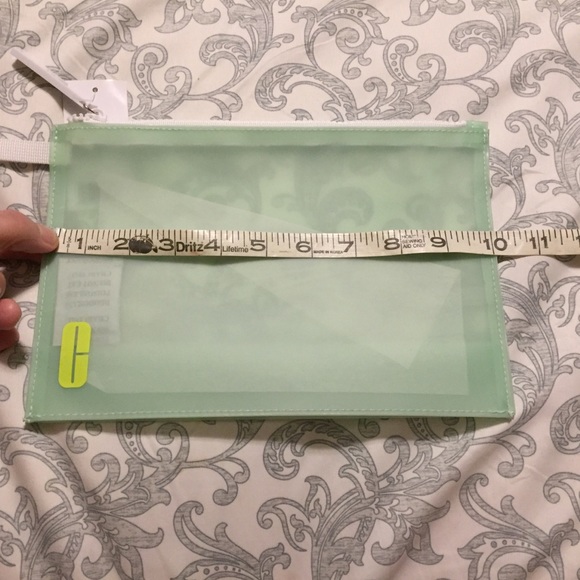 Clinique Fit Green Cosmetic Bag - Picture 4 of 5